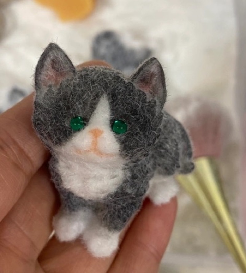 Furry Black White Kitty Cat Squishy Keychain Anxiety Stress Relive Fidget Toy